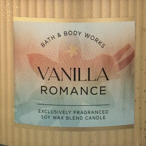 BBW Vanilla Romance Bath & Body Works 3 Wick Candle - Picture 3 of 10